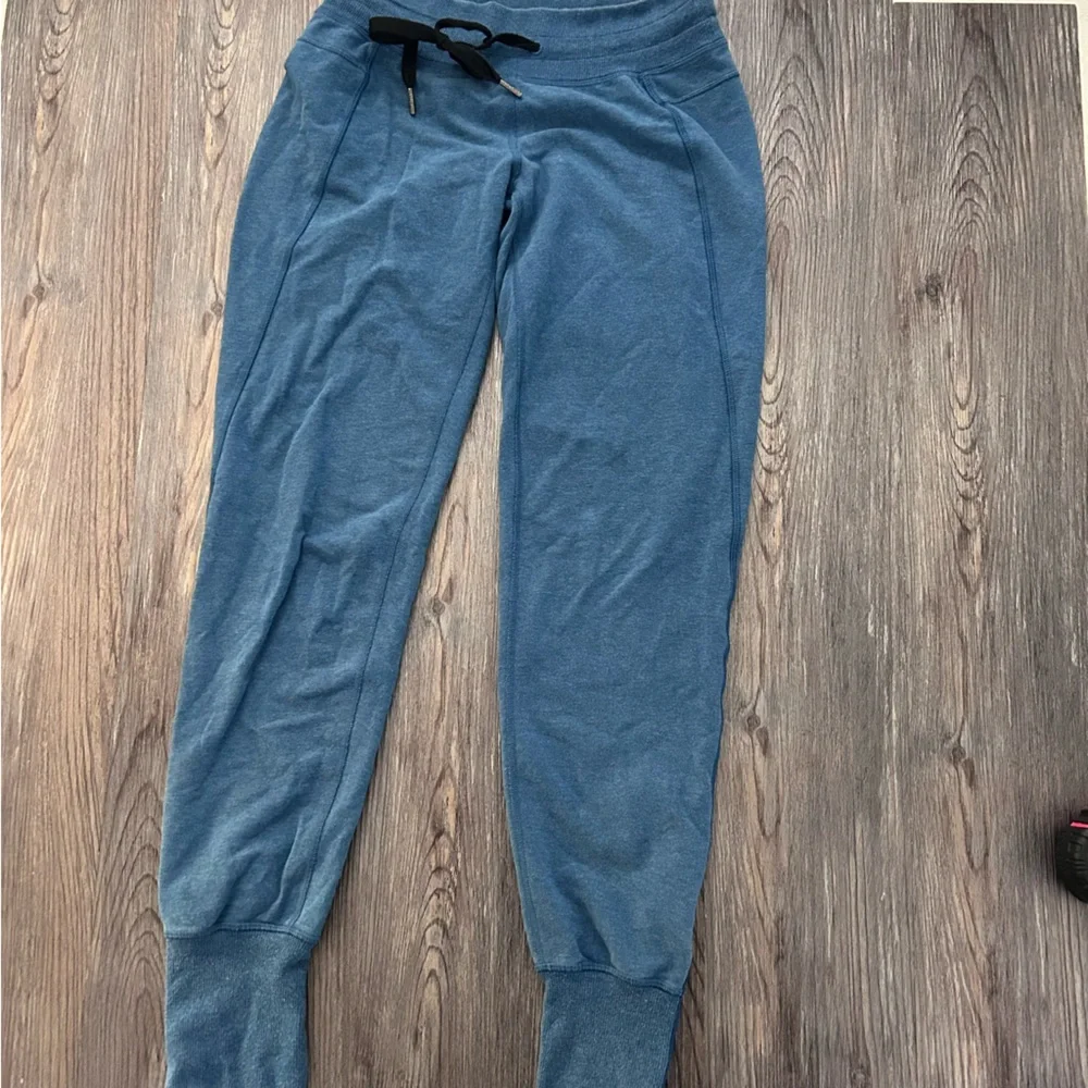 Lululemon Women’s Scuba Joggers size 4 Teal